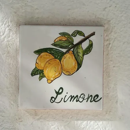 Limone Apartment *